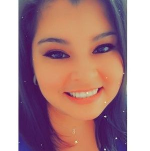 Meet your Posher, Esmeralda